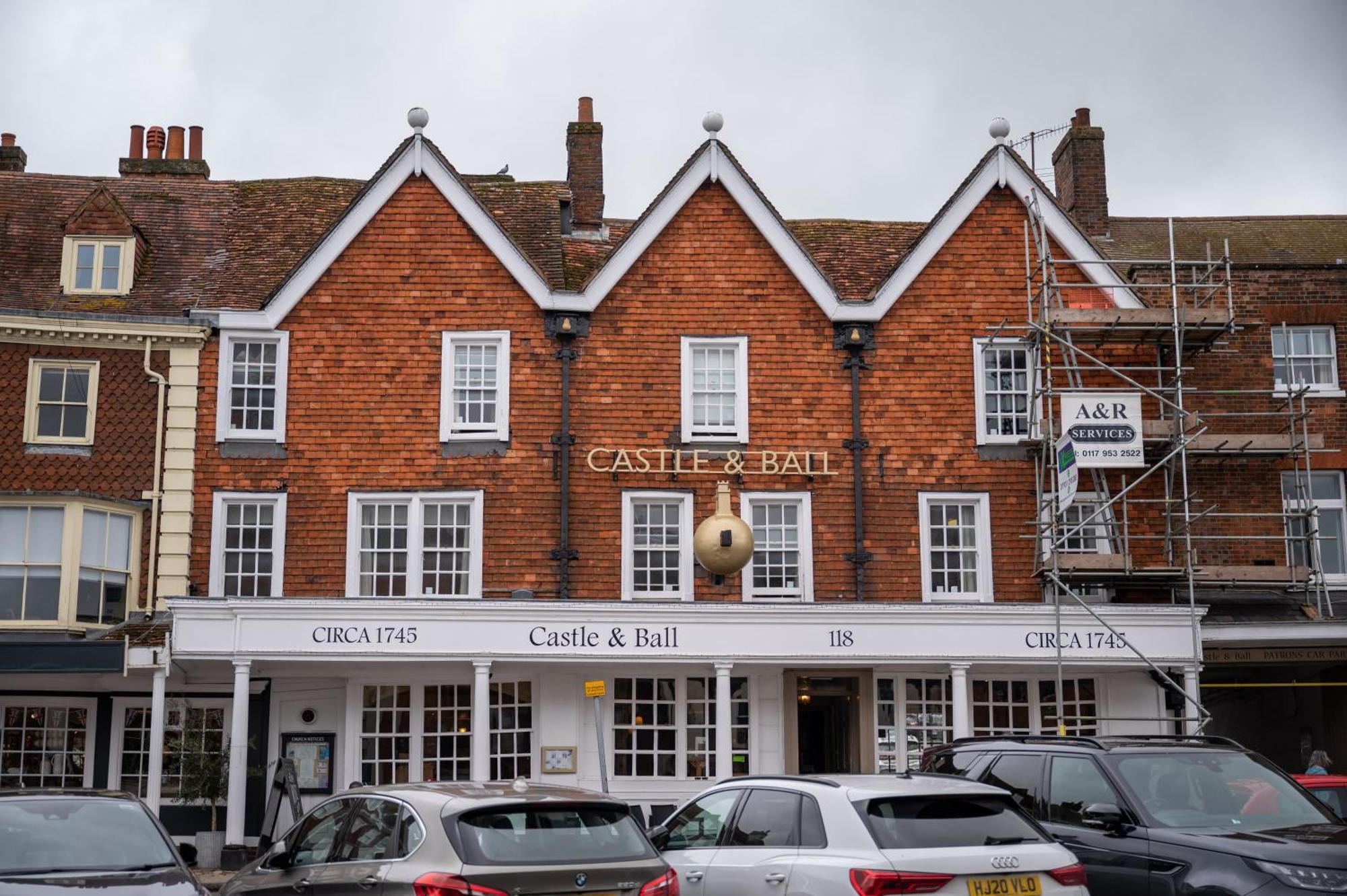 Castle And Ball By Greene King Inns Marlborough Exterior photo