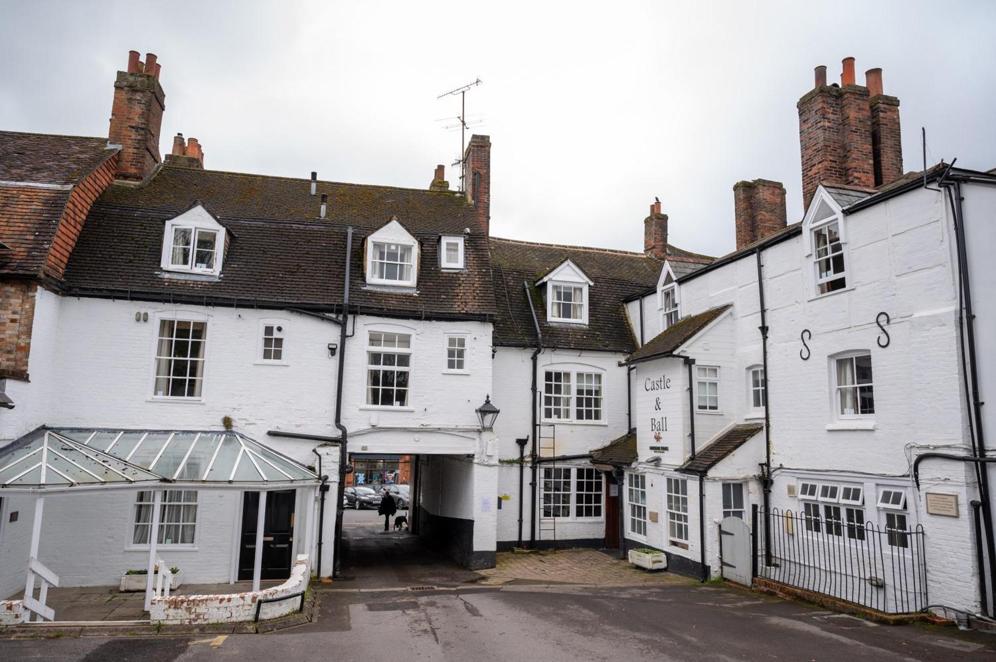 Castle And Ball By Greene King Inns Marlborough Exterior photo