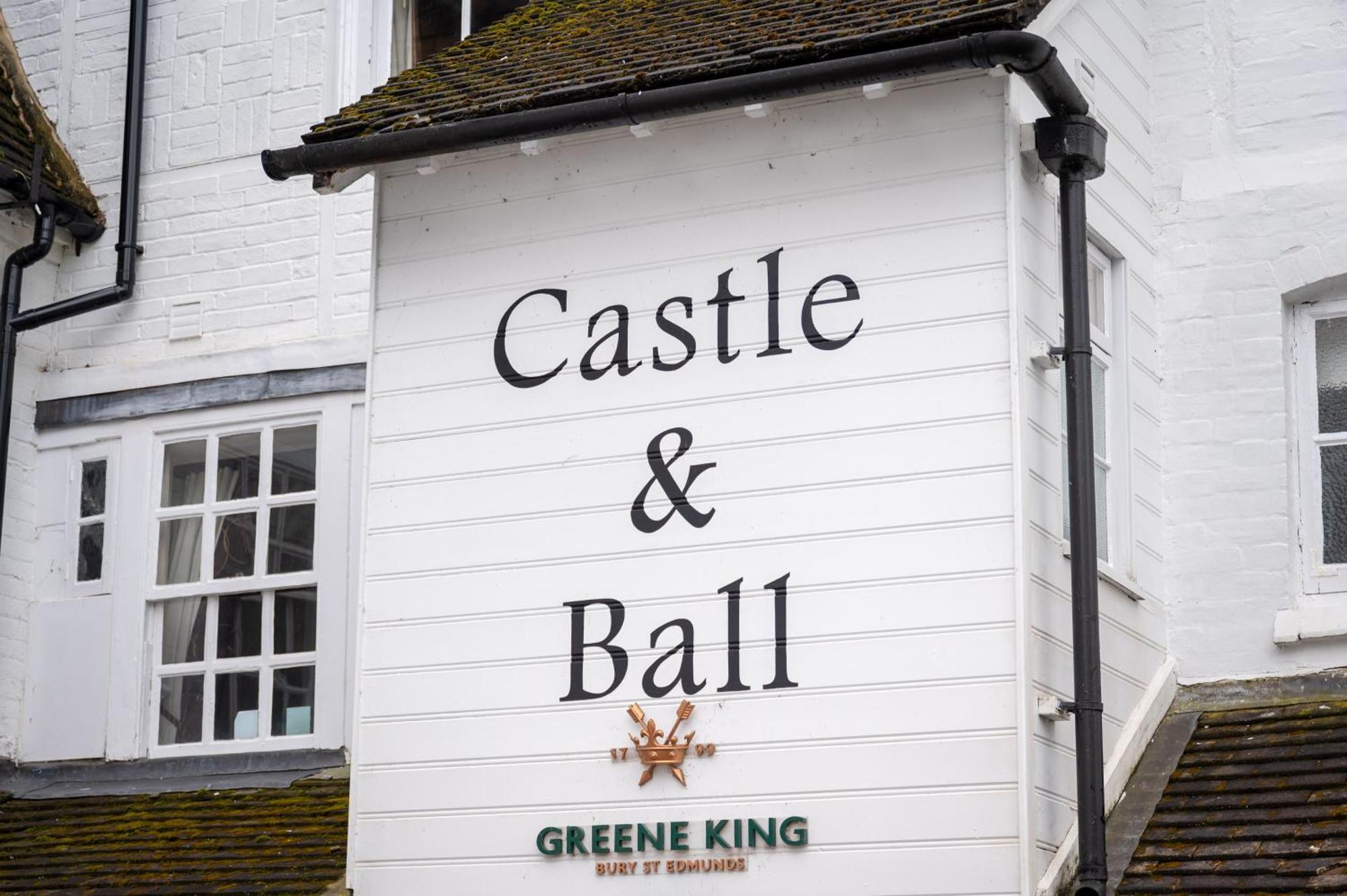 Castle And Ball By Greene King Inns Marlborough Exterior photo