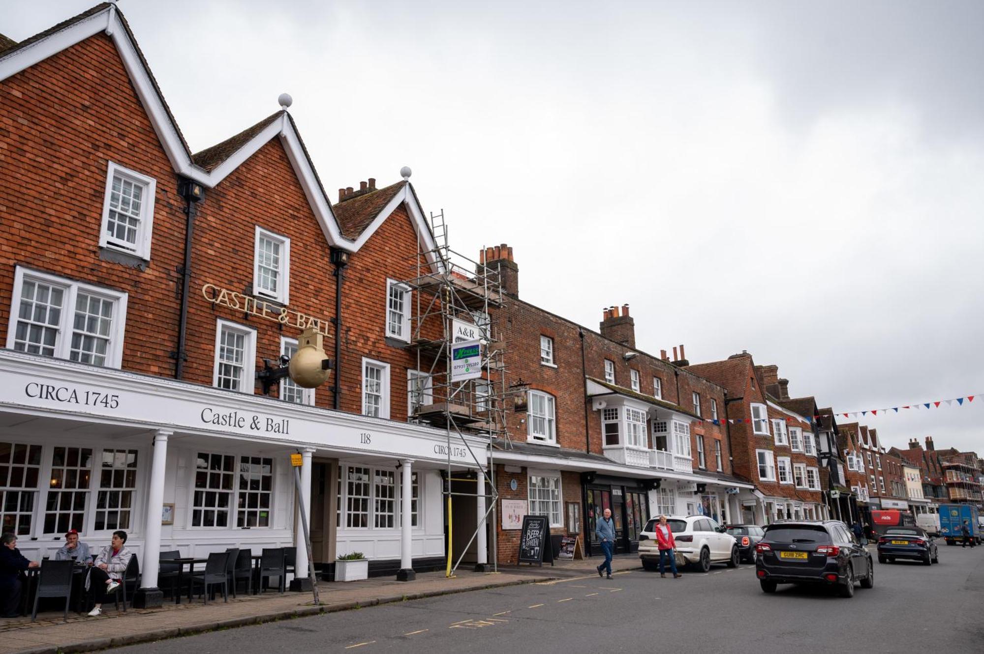 Castle And Ball By Greene King Inns Marlborough Exterior photo