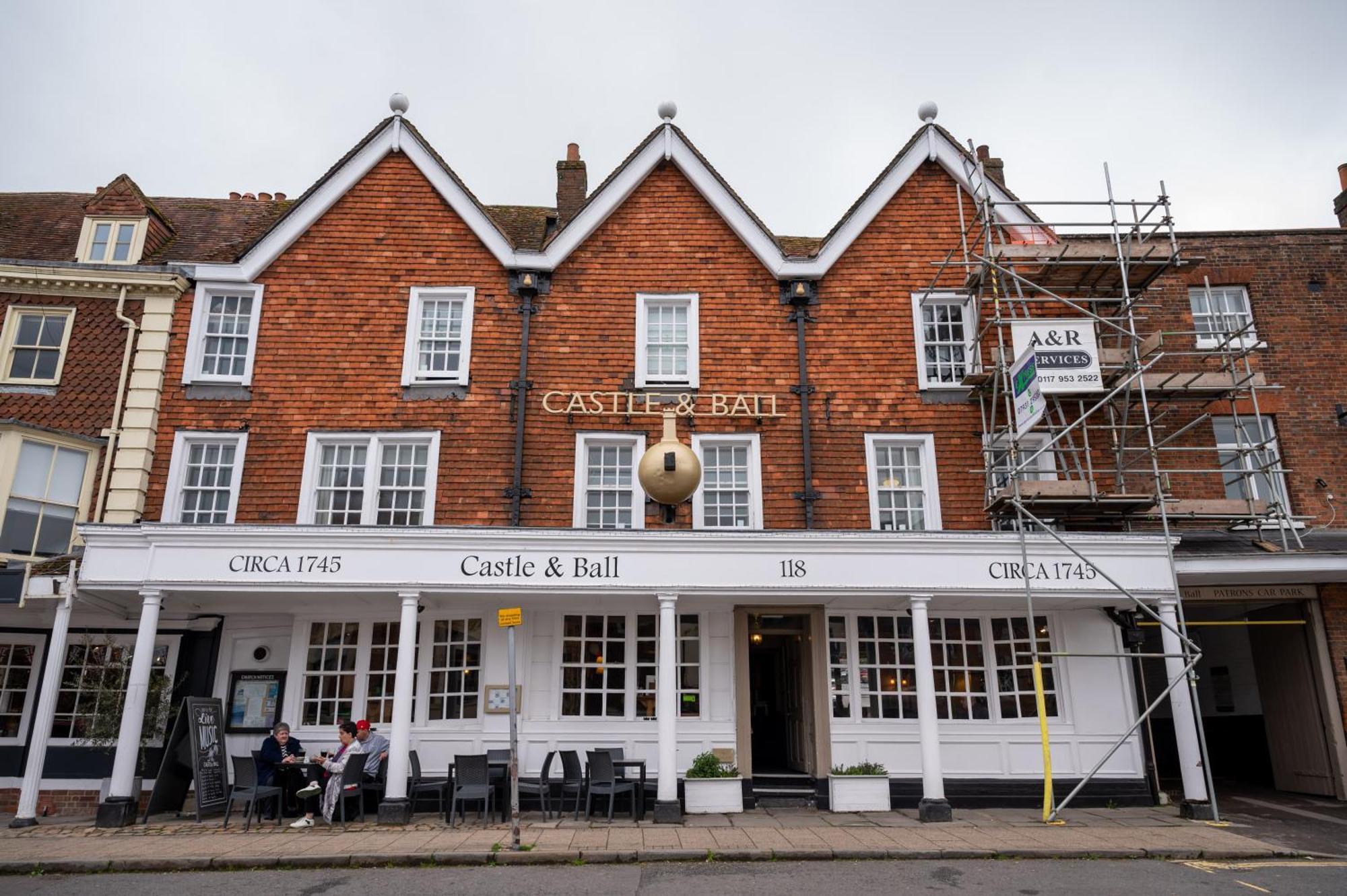 Castle And Ball By Greene King Inns Marlborough Exterior photo