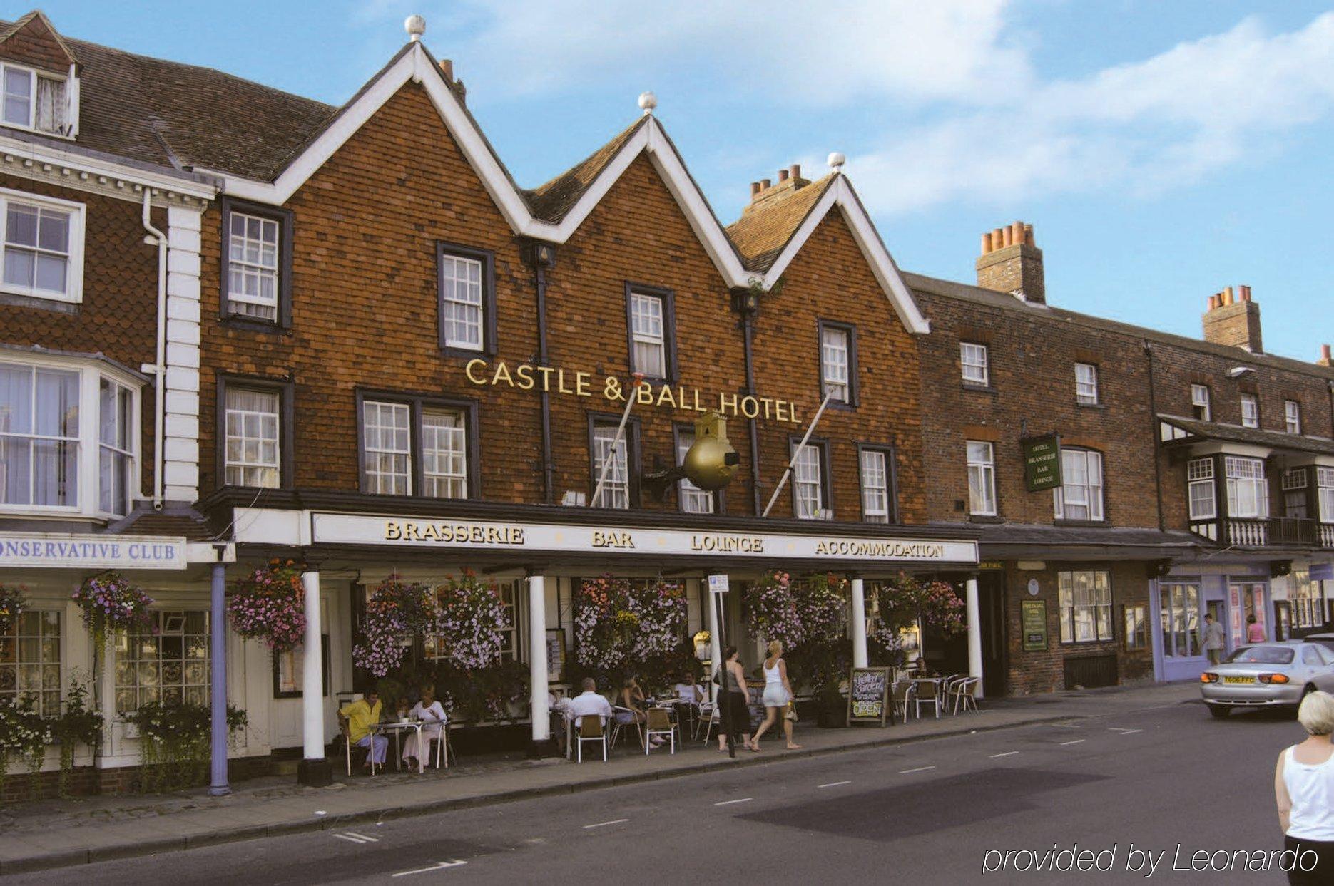 Castle And Ball By Greene King Inns Marlborough Exterior photo